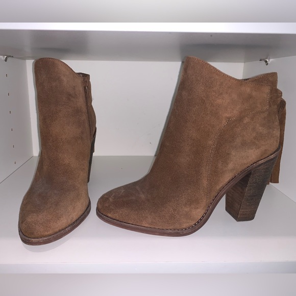 Vince Camuto “Linford” Booties in Tan - Picture 4 of 8